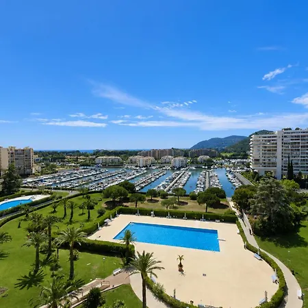 8 Guests Sea View & Pool 10 Minutes From Cannes Ferienhaus